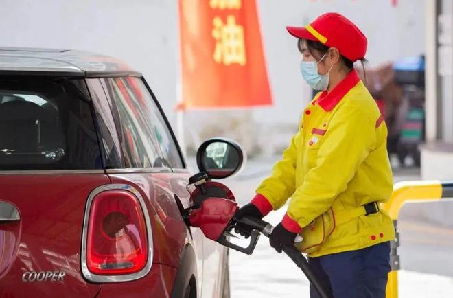 油價十連漲，為何人們對電動車依舊猶豫？